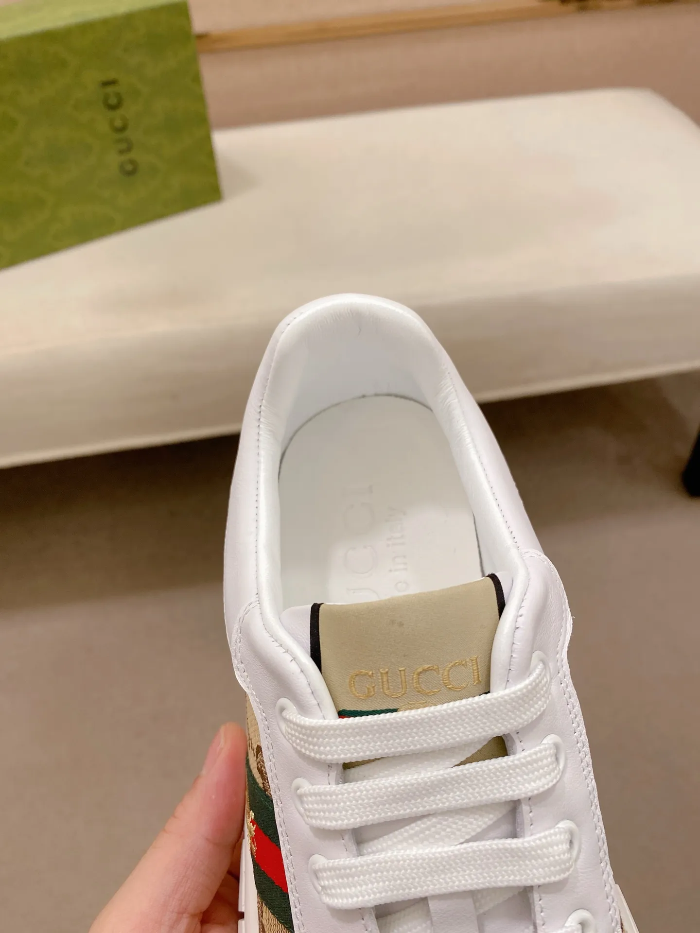 Factory price: 400💰 (GUCCI) The latest model from the official website 🎁🎁Casual and fashionable men's shoes👟, hot style💥The version is simple and elegant, exclusive for trendy men. Unique latest brand elements from the official website👑Original decoration, fashionable and generous, the fabric is original cowhide ✅Sheepskin lining, the official website specifies wear-resistant casual outsole, the classic model is taken in kind at the counter🎬38-44 (45 is not returned or exchanged when customized)